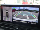 【アラウンドビューモニター&バックモニター】クルマを真上から見下ろしているかのような映像が表示され、周囲の状況がひと目で把握できるので、安心してスマートに駐車できます。駐車が苦手な方にオススメです!