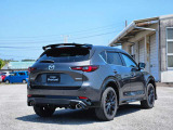 【CX-5】上質感と精悍さを兼ね備え、ワイド感を強調した意匠。オールラウンドな機能美と品格、洗練されたデザイン。
