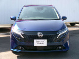 衝突軽減ブレーキ、車線逸脱警報、フロント&バックソナー、踏み間違い防止アシスト。安全装備充実。