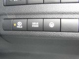 ドライブモードセレクターでSTANDARD、雪道にも強いSPORTとECOの3つの走りEVドライブを堪能できます。ブレーキペダルから足を離しても自動的にブレーキ力が保持されオートブレーキホールドも装備。