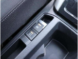 納車前点検では71項目にわたる厳しいチェックを行い、《エンジンオイル》、《オイルフィルター》、《ワイパーブレードゴム》を交換して納車いたします。
