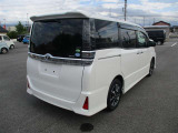 大きすぎず、小さすぎず、運転もしやすくシートアレンジも多彩で、どの世代の方にも気に入っていただけるお車です♪