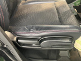 運転席シートに、しわ・へたりがあります。