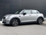 数あるMINI中古車より弊社のお車をご覧頂き、ありがとうございます!弊社はMINI正規販売店であり、整備を整えてからのご納車となりますので安心してお乗り頂けます。もちろん全国にご納車も可能です!