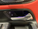 メモリー付き電動シートも装備されておりますのでシート位置を3パターン記憶できます。