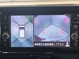 【アラウンドビューモニター】車を上から見下ろしているかのような映像で周囲の状況がひと目で確認、狭い駐車場に駐車するときも安心です♪
