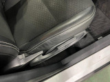 痛みの出やすい運転席シートの角、フロアマット、座面、ともに良好です