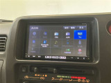 運転席周りのレイアウトをご覧ください。ナビゲーションが綺麗に装着されすっきり収まってますね!