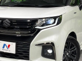 【LEDヘッドライト】悪天候や夜間走行時も良好な視界を確保し安心して運転できる高輝度LEDヘッドライトを装備!点灯速度が早く、消費電力も抑えられています。