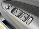 【電動格納ミラー】サイドミラーは電動格納式となっており、狭い駐車場でもキズがつくリスクを抑えられます。