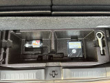 トランクルームのフタを開けると付属の車載工具がございます(^^) 必要に応じて買い足していただくことも可能です!