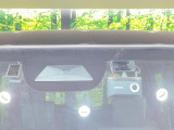 【ホンダセンシング】走行中に前方の車両等を認識し、衝突しそうな時は警報とブレーキで衝突回避と被害軽減をアシスト。より安全にドライブをお楽しみいただけます。