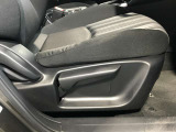 運転席は座面の上下調整ができ適切なドライビングポジションで運転できますよ♪