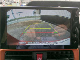 バックモニター搭載!前席の液晶モニターに自車両の後方映像を表示♪後方の状況を把握できるようにし、スムーズな駐車が可能になります!