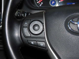 【ステアリングスイッチ】運転中に視線を前に向けたまま操作できます。