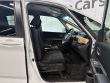 見通しの良い運転席回りとなっておりますので安心して運転をして頂けます!窓が大きいので明るく開放的な室内です