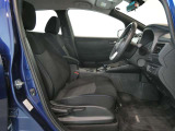 運転席はほどよくホールド感のある形状をしておりますので、運転がしやすいです。