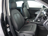 Audi車はどの車種も全てレザーハンドルです。そこにはAudiのこだわりがあり質感の高いレザーでしっかりと手に馴染み、高級感を演出します。