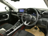 ハンドル周りにも大きな傷み等はありません。運転席からの視認性もいいお車になります♪