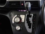 車内を快適に、オートエアコンを装備しています。