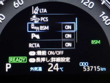 隣車線を走る車両をレーダーで検知し、ドアミラーでは確認しにくい後側方エリアに存在する車両に加え、急接近してくる車両も検知します。車両を検知するとドアミラーに搭載されたLEDインジケーターが点灯します。