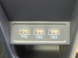 パーキングセンサーもついておりますので駐車などが苦手な方も安心して運転が可能です。