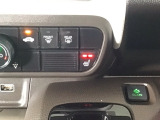 【運転席シートヒーター】エアコンよりも暖かくなるのが早く、エンジンをかけるとあっという間にポカポカに♪エアコンと違い風が出るわけではないので乾燥に敏感な方でも安心して使用できますよ♪
