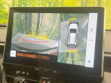 【パノラミックビューモニター】専用のカメラにより、上から見下ろしたような視点で360度クルマの周囲を確認することができます☆死角部分も確認しやすく、狭い場所での切り返しや駐車もスムーズに行えます。