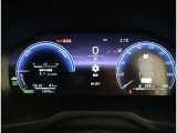 とっても見やすいメーターです。夜間時はラグジュアリーな気分にさせてくれる照明が魅力ですので、夜のドライブも楽しみになりますよ♪