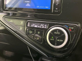 【オートエアコン】一度お好みの温度に設定すれば、車内の温度を検知し風量や温度を自動で調整。暑い&hellip;寒い&hellip;と何度もスイッチ操作をする必要はありません。快適な車内空間には必須の機能ですね♪