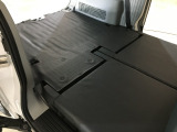 リアシートを倒せば広々荷室の出来上がり。アレンジ次第でさまざまな荷物が積み込めますよ。