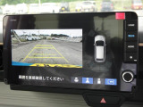 ★3画面バックカメラ装備★「R」の位置にすると、自動的に後方の様子をカラー画像(車幅/距離/予想進路線表示機能付)で表示。バックの際の安心感を高めます★