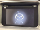 【マツダコネクトナビ】車内の雰囲気にマッチした一体型タイプのナビ。各種車輌設定やBluetooth再生等、様々な機能が楽しめます。直感的なダイヤル操作が可能で、使い勝手も良好です。