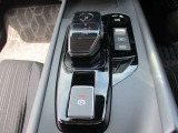 e-POWERならではの、スタイリッシュなシフトノブ周りが非常にかっこいいですね。