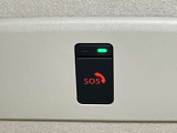 【SOSコール】事故や急病の時にボタンひとつで専門のオペレーターに接続。エアバックが開く事故の時は自動でオペレータに接続してくれます!