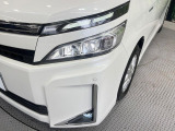 【LEDヘッドライト】悪天候や夜間走行時も良好な視界を確保し安心して運転できる高輝度LEDヘッドライトを装備!点灯速度が早く、消費電力も抑えられています。