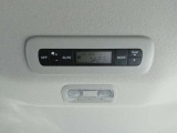 使い易いフルオートエアコンです。後部座席も温度制御できるダブルエアコン!!