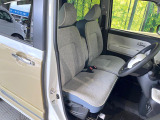 運転席シート廻りは使用感も少なく、良好な状態となっています。前オーナー様が丁寧に使っていたことがよくわかりますね。