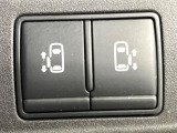 【両側パワースライドドア】スマートキーや運転席のスイッチで後席両側スライドドアの開閉が可能♪電動だから力を入れてドアを開ける必要が無く、小さなお子様でも簡単に開け閉めでき快適です♪