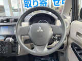 インテリアに合わせたデザインのステアリングは、運転される方のことも考え、運転しやすい形状、大きさです。是非一度、実際に触ってお確かめください。