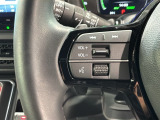 ステアリングにオーディオ操作スイッチが付いています。オーディオ画面に直接タッチしなくても操作が出来ますので、運転に集中できます。