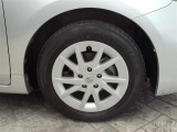 205-60R-16サイズです。ホイールキャップ付き。