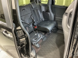 後席をはね上げれば、「もうひとつの荷室」が生まれます。