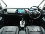 ◆視界広々で非常に運転しやすくロングドライブでも疲れを感じさせないすっきりとまとまったインパネ周りです。