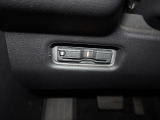 【LEDヘッドライト】が装備されています。より明るく!省電力!で、夜間走行時や雨の日に明るく安全に前方を照らすことが出来ます。対向車からも見えやすいので相手に接近を知らせることも出来ます。