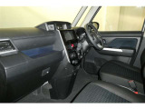 分かりやすく操作しやすい運転席まわりです☆