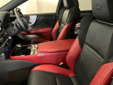 F SPORT 専用色 フレアレッド。よりスポーティーな印象になっております。