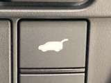 【パワーバックドア】スマートキーや運転席のボタンを押すだけでリアゲートが自動で開閉します!荷物を持っている時や、高い位置にあるバックドアを閉める際に便利な機能です♪