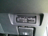 運転席から手の届く位置に ETC2.0付いております。高速道路の料金所もスムーズに通過できますよ♪