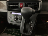 インパネにシフトレバーがあることで、車内空間の広さを確保♪シフト位置がハンドルに近いので操作性にも優れております!